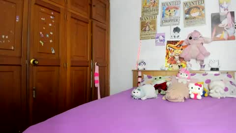 Snapshot of lunacristal_moon chatting on 10/15/25, 08:36 lunacristal_moon online show from 10/15/25, 08:36