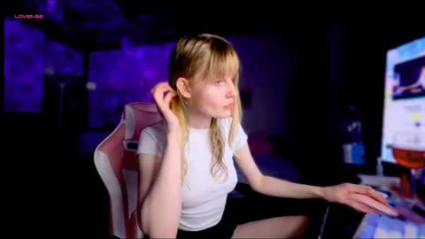 Snapshot of lunacyy chatting on 06/20/26, 08:22 Britney online show from 06/20/26, 08:22