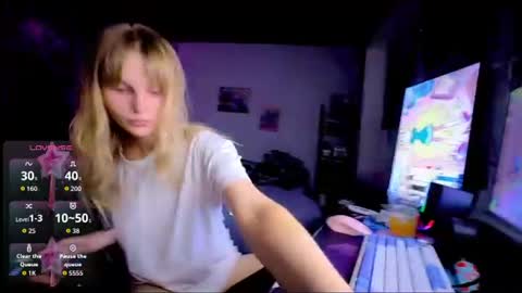 Snapshot of lunacyy chatting on 06/28/26, 08:15 Britney online show from 06/28/26, 08:15