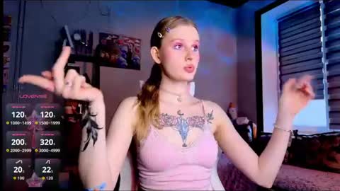 Snapshot of lunacyy chatting on 07/11/26, 05:04 Britney online show from 07/11/26, 05:04