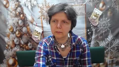 Snapshot of lunadobra chatting on 12/17/25, 12:00 LunaDobra online show from 12/17/25, 12:00