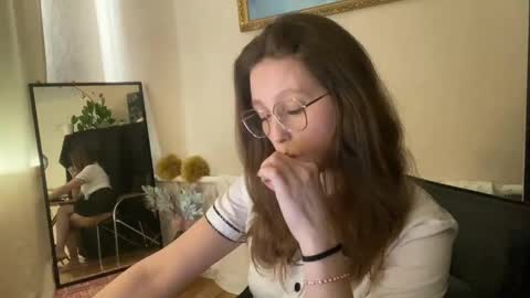 lunafeather online show from 04/19/26, 12:04