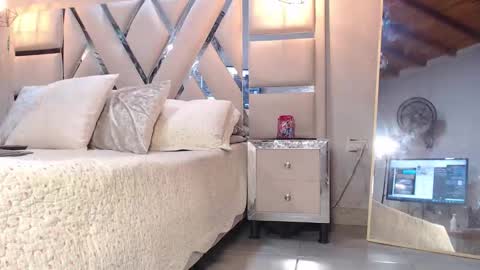 LUNA online show from 10/25/25, 03:14