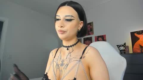 Luna online show from 09/25/25, 04:16