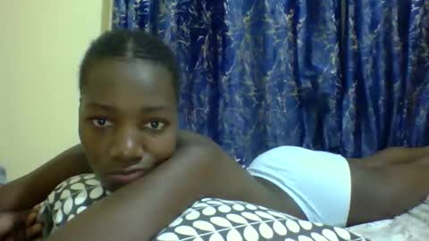 lunah_kitty online show from 04/12/26, 02:55