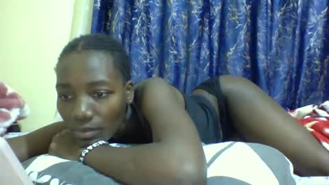 lunah_kitty online show from 04/13/26, 08:47