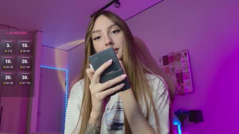 Luna online show from 10/05/25, 12:42