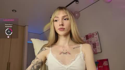 Luna online show from 12/04/25, 12:20