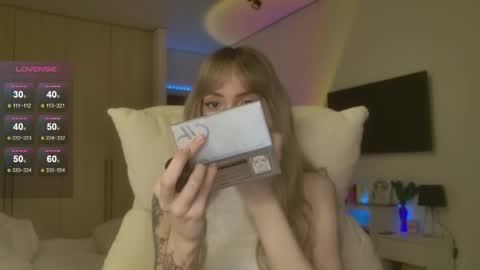 Luna online show from 05/08/26, 01:33