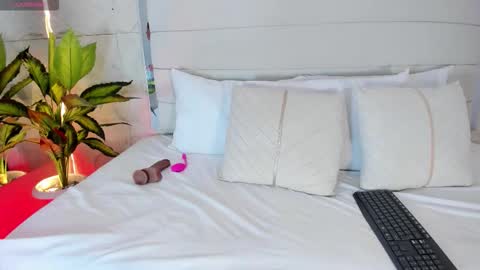 Luna  online show from 03/04/26, 12:11