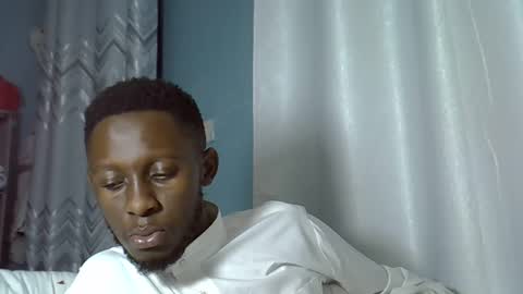 lunalove22_ online show from 10/26/25, 01:44