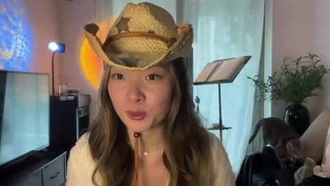 Snapshot of lunalovesuuuuu chatting on 07/16/26, 07:47 Luna online show from 07/16/26, 07:47