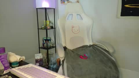  Luna Love  online show from 03/26/26, 05:51