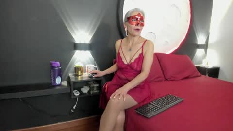 lunamisteriosa_ online show from 04/24/26, 10:07