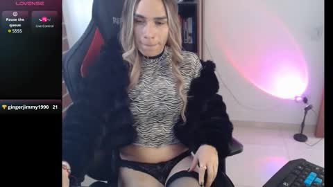 Snapshot of lunamora0 chatting on 01/15/26, 02:21 lunamora0 online show from 01/15/26, 02:21