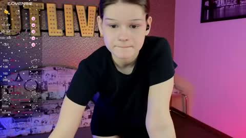 Luna online show from 04/17/26, 12:08