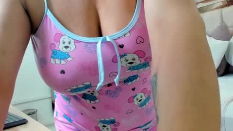 Snapshot of lunanievess chatting on 04/11/26, 04:50 Luna Nieves online show from 04/11/26, 04:50