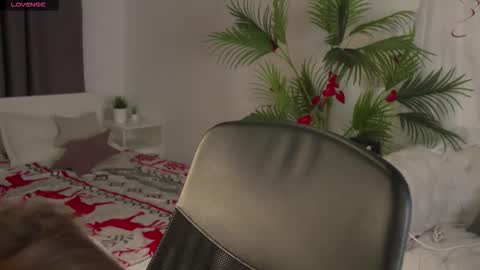 lunaolivia_ online show from 02/15/26, 01:20