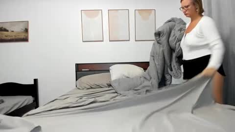 Snapshot of lunapearl__ chatting on 09/20/25, 08:32 LunaPearl online show from 09/20/25, 08:32