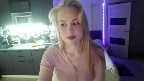 lunapeony online show from 02/23/26, 03:09