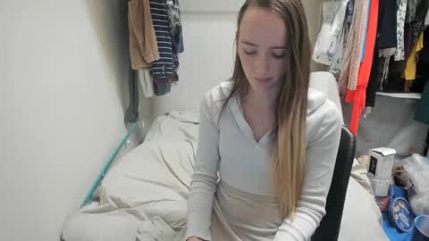 lunapixie2020 online show from 12/30/24, 09:59