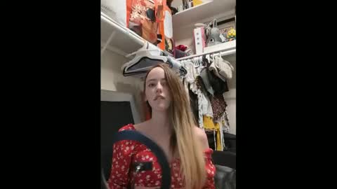 lunapixie2020 online show from 01/17/25, 06:57