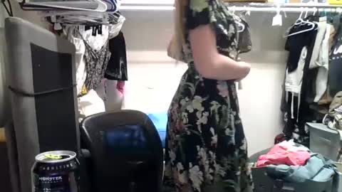 lunapixie2020 online show from 02/04/25, 08:35