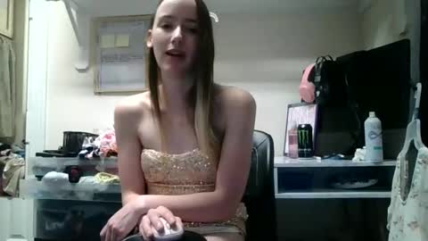 lunapixie2020 online show from 02/04/25, 05:45