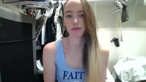 lunapixie2020 online show from 02/07/25, 06:24