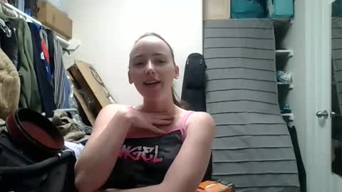 Snapshot of lunapixie2020 chatting on 05/15/26, 02:51 lunapixie2020 online show from 05/15/26, 02:51