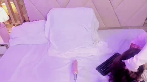 Luna online show from 03/13/26, 05:47