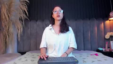 lunar_lustx online show from 06/28/26, 12:11