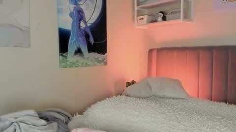 Snapshot of lunar_sofia chatting on 11/15/25, 12:34 Sofia online show from 11/15/25, 12:34