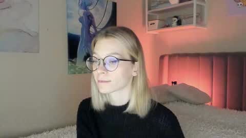 Snapshot of lunar_sofia chatting on 11/24/25, 02:28 Sofia online show from 11/24/25, 02:28