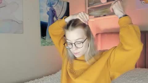 Snapshot of lunar_sofia chatting on 11/28/25, 11:02 Sofia online show from 11/28/25, 11:02