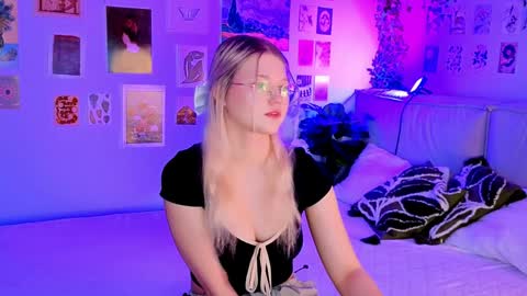 lunariafox online show from 04/09/26, 02:55