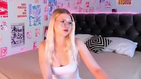 Snapshot of lunariafox chatting on 05/24/26, 02:44 lunariafox online show from 05/24/26, 02:44