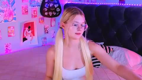 lunariafox online show from 07/15/26, 02:55