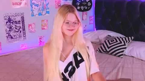 lunariafox online show from 07/28/26, 04:39