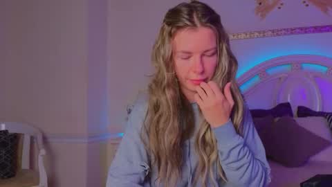 Luna Rishi online show from 10/11/25, 11:42