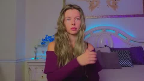 Luna Rishi online show from 10/13/25, 11:43