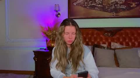 Luna Rishi online show from 11/17/25, 06:19