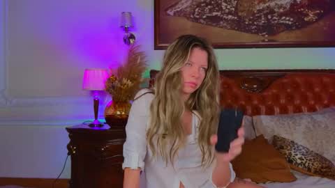 Luna Rishi online show from 11/20/25, 06:13