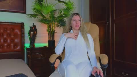 Luna Rishi online show from 04/10/26, 06:18