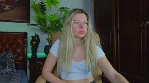 Luna Rishi online show from 05/04/26, 05:58