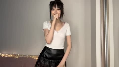 Snapshot of lunarmolly chatting on 04/15/26, 06:04 LunarMoly online show from 04/15/26, 06:04