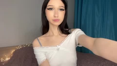 Snapshot of lunarmolly chatting on 04/15/26, 07:58 LunarMoly online show from 04/15/26, 07:58