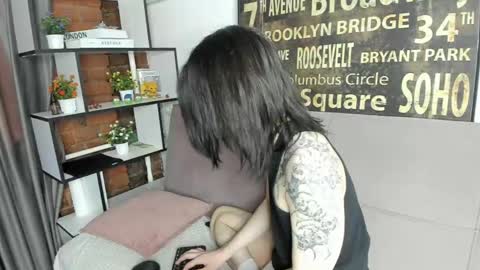 Snapshot of lunaroffset chatting on 05/28/26, 05:16 Matthew online show from 05/28/26, 05:16