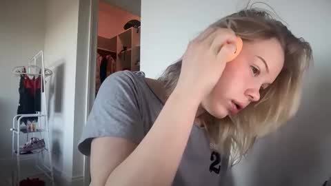 lunarose17 online show from 02/05/26, 07:07