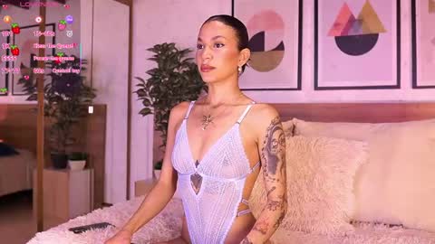 Luna Ruso  online show from 03/23/26, 07:40